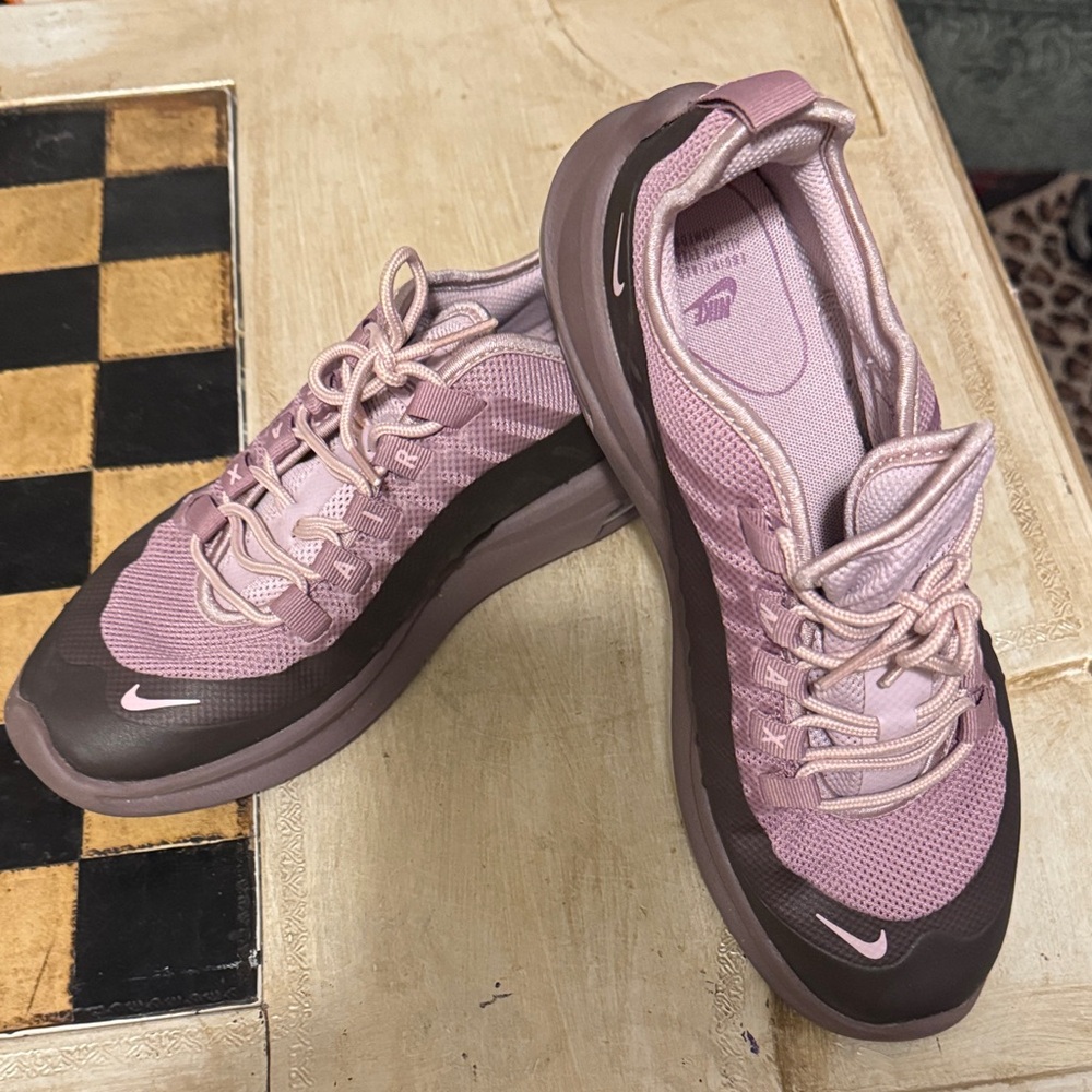 Nike Women's Athletic Shoes in Light Pink and Dark Brown